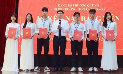 Khơi dậy khát vọng cống hiến trong học sinh, sinh viên