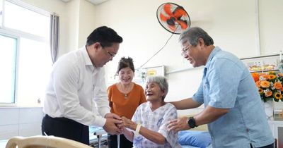Lãnh đạo thành phố Đà Nẵng thăm, tặng quà người cao tuổi