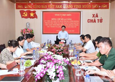 Phó Bí thư Tỉnh ủy Mùa A Vảng làm việc với xã Chà Tở