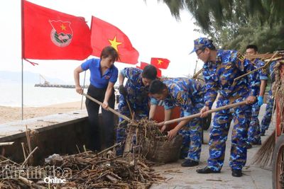 Sáng 6-6, đồng loạt ra quân triển khai phong trào thi đua 'Toàn dân chung tay bảo vệ môi trường, vì một Việt Nam xanh - sạch - đẹp'
