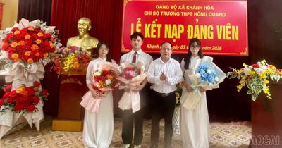 03 học sinh Trường THPT Hồng Quang được kết nạp Đảng