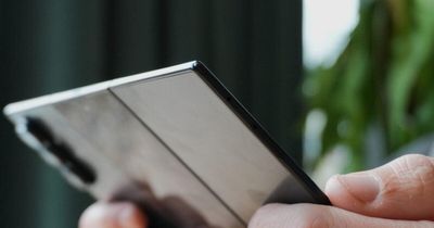 Galaxy Z Fold8: Trọng lượng siêu nhẹ 201 gram và nâng cấp sạc nhanh 45W