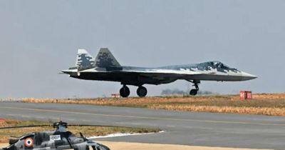 Không quân Ấn Độ cân nhắc mua tiêm kích Su-57 của Nga để thu hẹp khoảng cách tàng hình