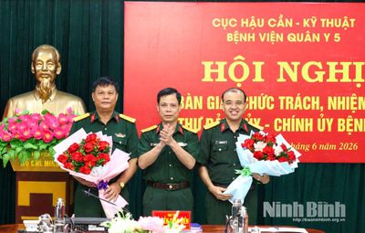Bàn giao chức trách, nhiệm vụ Bí thư Đảng ủy, Chính ủy Bệnh viện Quân y 5
