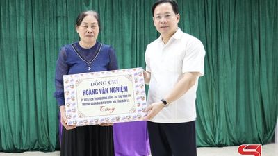 Đồng chí Bí thư Tỉnh ủy dự sinh hoạt Chi bộ bản Mé Ban