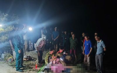 Hà Tĩnh: Lật thuyền khi tắm sông, 4 người trong cùng gia đình tử vong