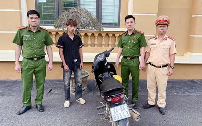 Câu view bằng clip bé 18 tháng tuổi cầm lái, thanh niên ở Lào Cai bị tịch thu xe máy