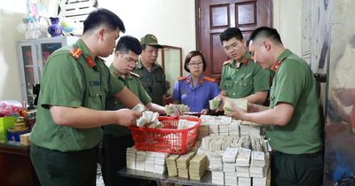 Khởi tố 3 đối tượng thu lợi bất chính tiền công đức tại đền Kỳ Cùng