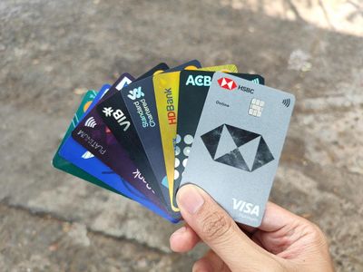 Sử dụng thẻ tín dụng thông minh để tránh rủi ro tài chính