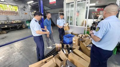 Phát hiện hàng trăm phụ tùng ô tô giả mạo nhãn hiệu