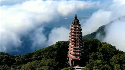 Đền thờ Bác Hồ trên đỉnh núi Ba Vì