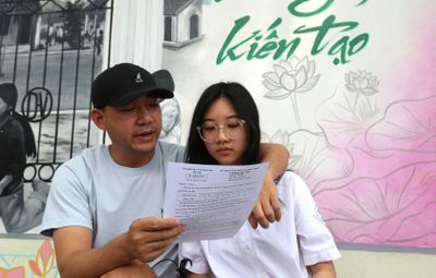 Kỳ thi vào lớp 10 tại Hà Nội: Hai nút thắt học phí và phân tuyến tuyển sinh