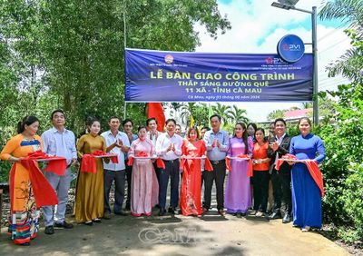 Khánh thành công trình 'Thắp sáng đường quê' tại Xã Lương Thế Trân