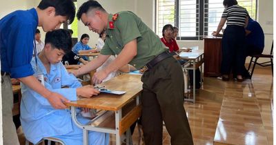 Vừa mổ ruột thừa, nam sinh vẫn quyết đi thi lớp 10 và cái kết khiến nhiều người xúc động