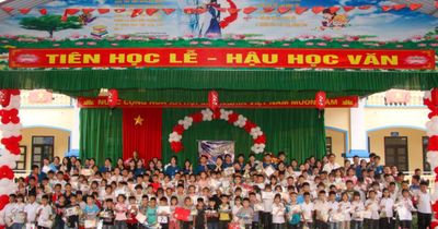 Phía sau hành trình 'nhặt sao, thắp trời' của CLB sách trường THPT chuyên Nguyễn Huệ là gì?