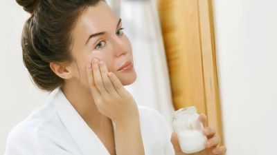 Dùng dầu dừa theo cách này, da mịn màng, mờ nếp nhăn: Sự thật có như lời đồn?