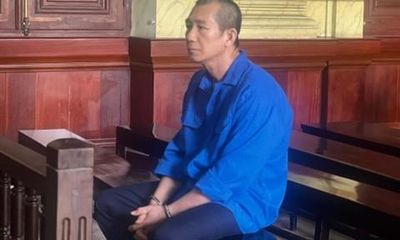 Người đàn ông mang 5 con dao vào TPHCM truy sát 'tình địch' lãnh 18 năm tù