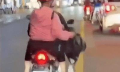 TPHCM: Phạt nghiêm minh 2 phụ nữ rải vàng mã xuống đường để 'xả xui'