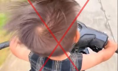 Để bé 18 tháng lái xe máy rồi quay clip, nam thanh niên bị phạt