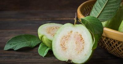 Ăn ổi giảm cân: Nên ăn cả vỏ hay bỏ ruột để 'đốt mỡ' bụng nhanh nhất?