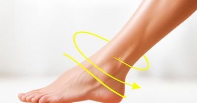 Hướng dẫn xoay cổ chân 5 phút mỗi ngày giúp tăng tuần hoàn, giảm cứng khớp