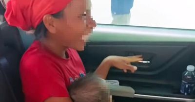 Thông tin mới vụ người mẹ cùng 2 con nhỏ đi bộ dọc quốc lộ nhiều ngày giữa nắng gắt