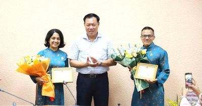 Bộ Y tế trao tặng Kỷ niệm chương 'Vì sức khỏe nhân dân' cho 2 chuyên gia của CDC Hoa Kỳ tại Việt Nam