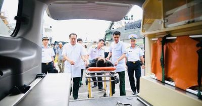 Tàu Trường Sa 20, Lữ đoàn 955 đưa ngư dân bị nhiễm trùng đường ruột vào bờ an toàn
