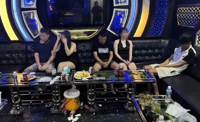 Mẹ vợ và hai con rể giúp nhân viên quán karaoke bán dâm cho khách