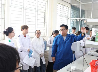 Thu nghìn tỉ nhưng khoa học công nghệ 'nhỏ giọt'