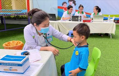 100% học sinh, sinh viên được quản lý sức khỏe bằng sổ điện tử