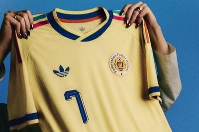 Đội tuyển nhỏ nhất lịch sử World Cup gây sốt vì áo đấu