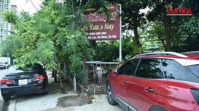 Góc khuất sau những khu đất thể thao bị 'xẻ thịt' giữa lòng Hà Nội