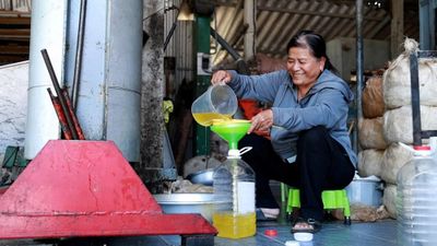 Giọt 'dầu vàng' từ hạt đậu quê mang lại sinh kế bền vững