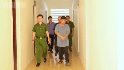 Khởi tố 2 đối tượng giả danh phóng viên để tống tiền