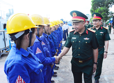 Thượng tướng Lê Quang Minh: Nhà máy Z173 tích cực chuyển đổi số, ứng dụng công nghệ thông tin và trí tuệ nhân tạo trong thực hiện các nhiệm vụ