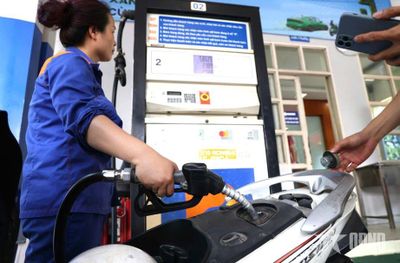 Từ chiều nay (4-6), giá xăng dầu tiếp tục giảm