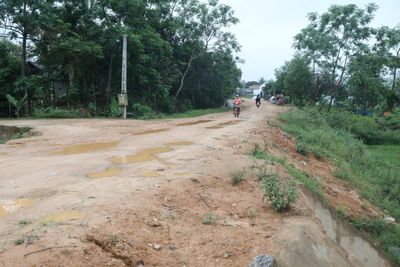 Người dân khốn khổ vì dự án đường trăm tỷ thi công 15 năm chưa xong