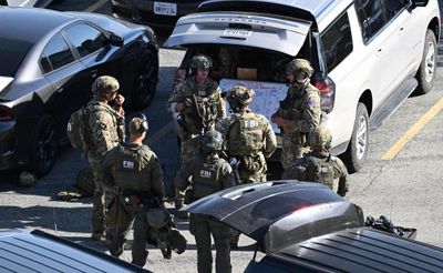FBI bắn hạ nghi phạm bắt giữ 10 người làm con tin