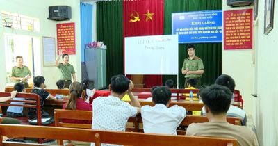 Lớp học cuối tuần của những người thầy đặc biệt