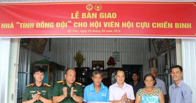 Bàn giao nhà 'Tình đồng đội' cho hội viên Cựu chiến binh