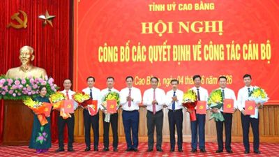 Cao Bằng công bố các quyết định về công tác cán bộ