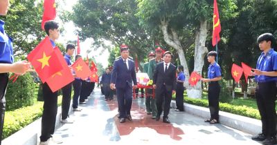 Truy điệu, an táng liệt sĩ quân tình nguyện Việt Nam hy sinh tại Campuchia