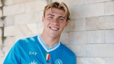 MU bán Rasmus Hojlund cho Napoli