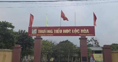 Công an xác minh thông tin trường học 'cắt tiền thưởng để in giấy khen'