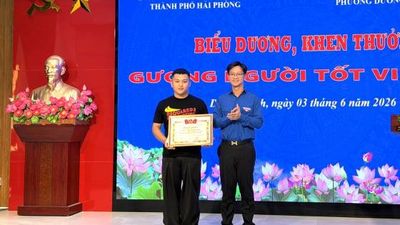 Hải Phòng tặng bằng khen cho nam thanh niên dùng bình cứu hỏa cứu người