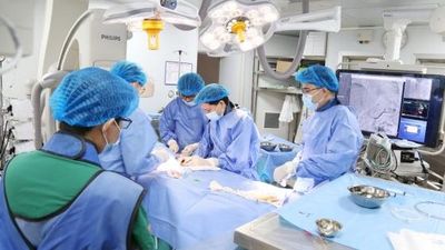 Hai lần ngừng tim nguy kịch, cụ ông 64 tuổi được cứu sống ngoạn mục nhờ ''báo động đỏ'' toàn viện