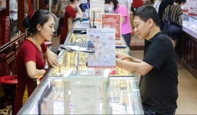 Giá vàng trong nước phiên chiều nay tiếp tục đà giảm dù vàng thế giới phục hồi