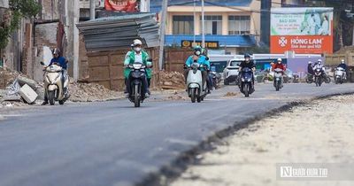 Hà Nội: Đoạn đường Hoàng Cầu - Voi Phục bắt đầu được thảm nhựa