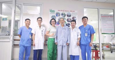 Ngừng tim giữa đường, cụ ông 71 tuổi thoát cửa tử nhờ ECMO, đặt stent